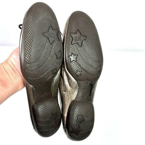 Stuart Weitzman Ballet Flats Metallic Leather Lace Up Details size 8,5 - Picture 11 of 14